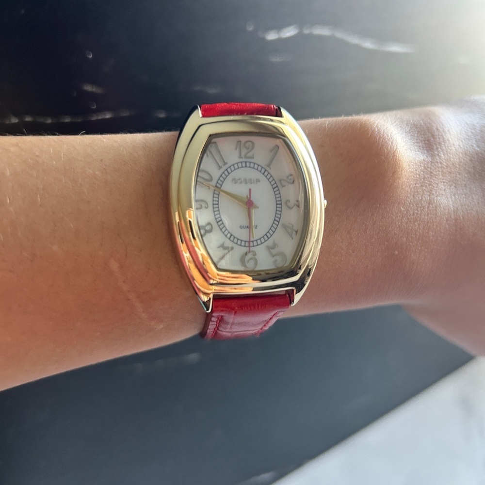 Genuine Italian Leather Red & Gold Tone Quartz Watch – Elegant & Timeless